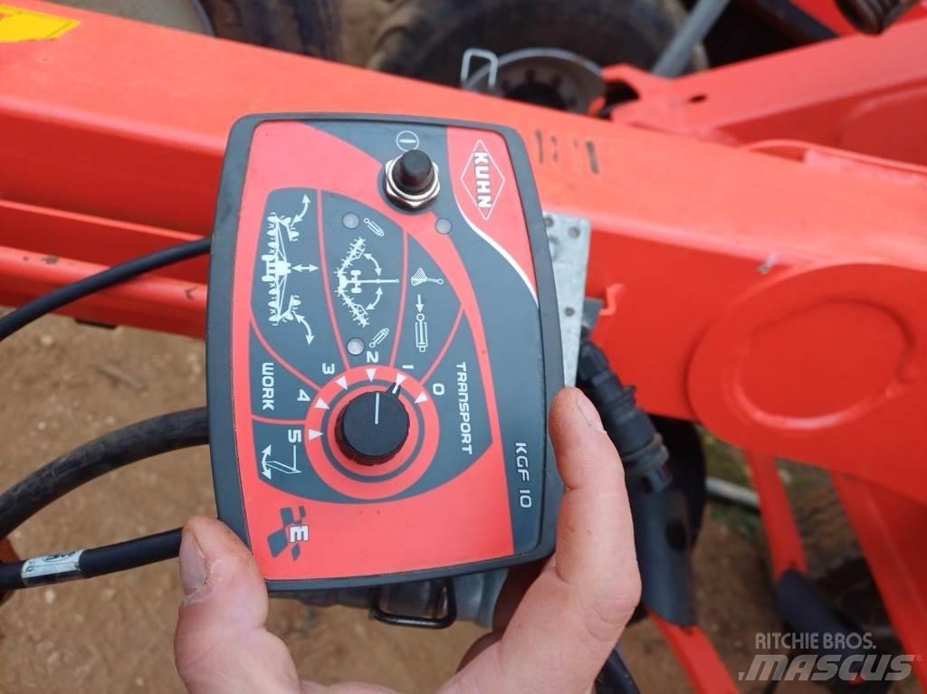 Kuhn GF 13012 Граблі і сінозворушувачі