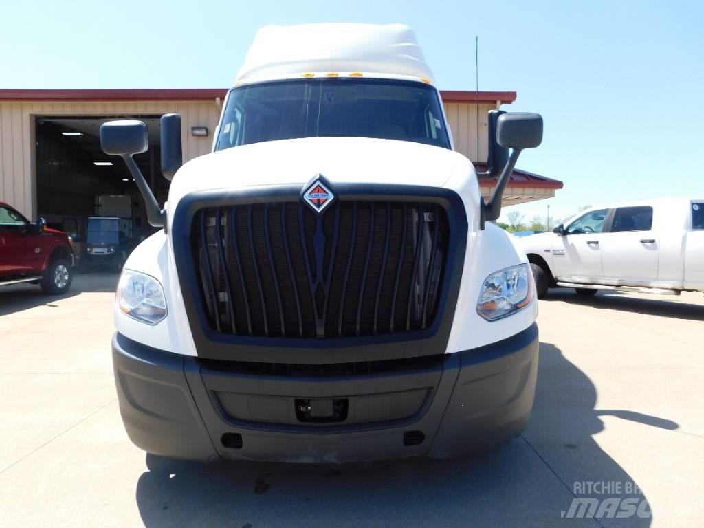 International LT 625 Тягачі