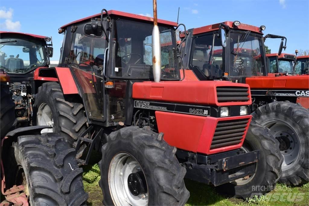 Case IH 844 XL Трактори