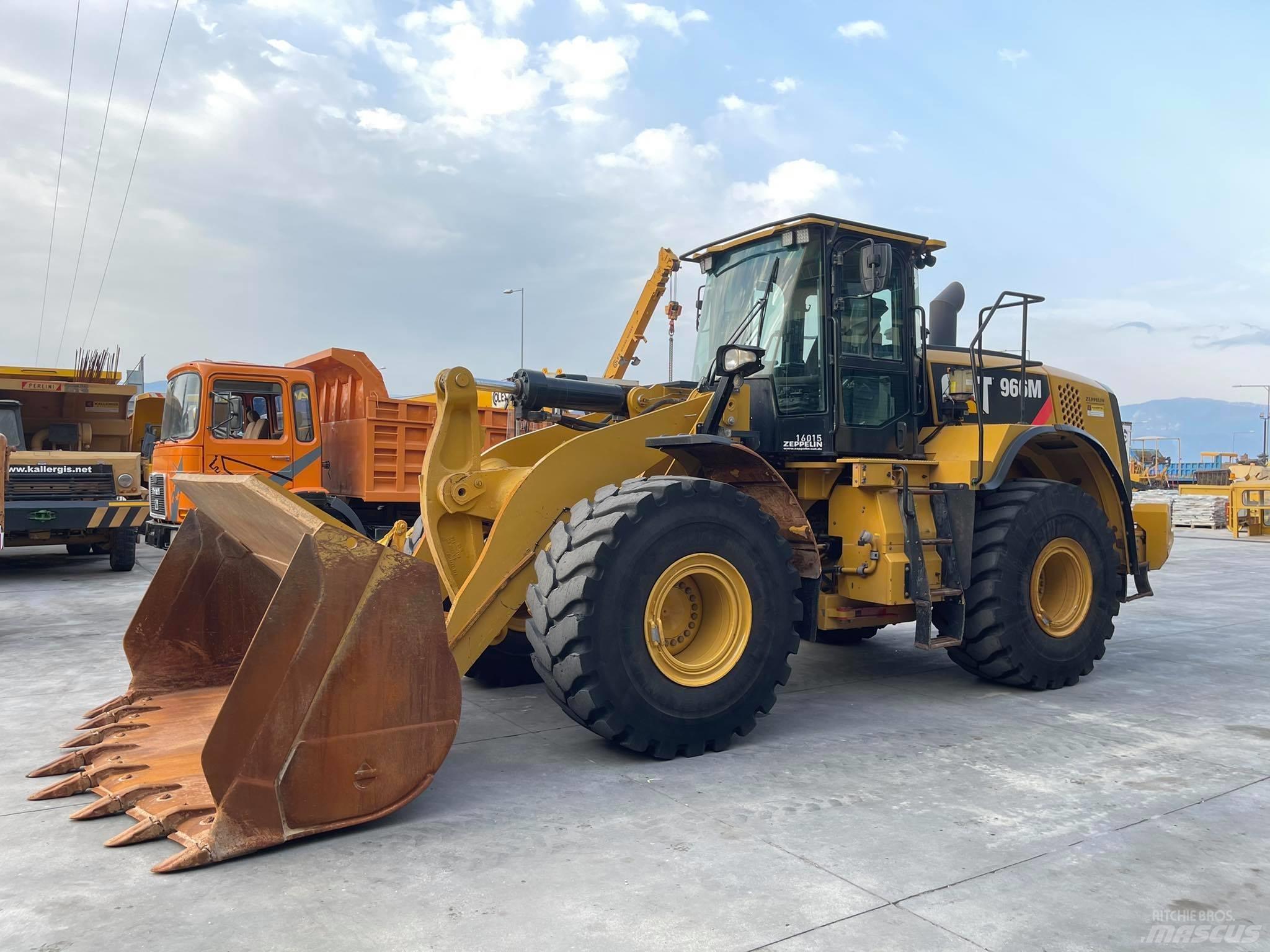 CAT 966M Фронтальні навантажувачі