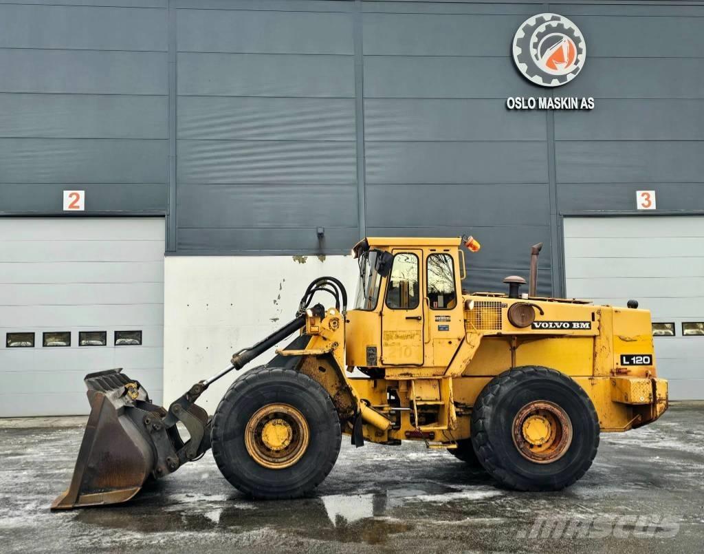 Volvo L 120 Фронтальні навантажувачі