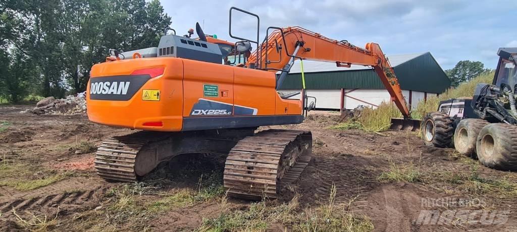 Doosan DX 225 LC-5 Гусеничні екскаватори
