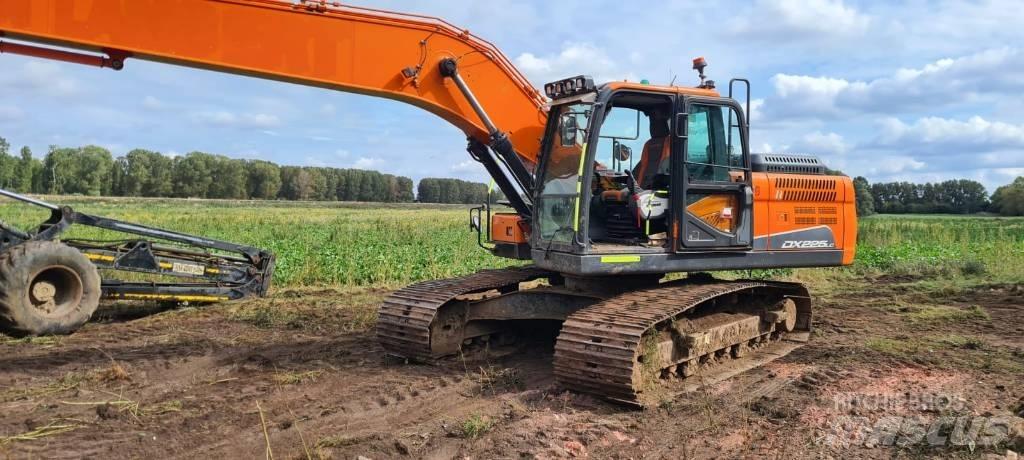 Doosan DX 225 LC-5 Гусеничні екскаватори
