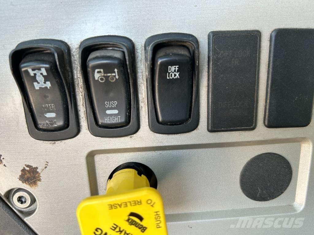 Mack GU813 Самоскиди