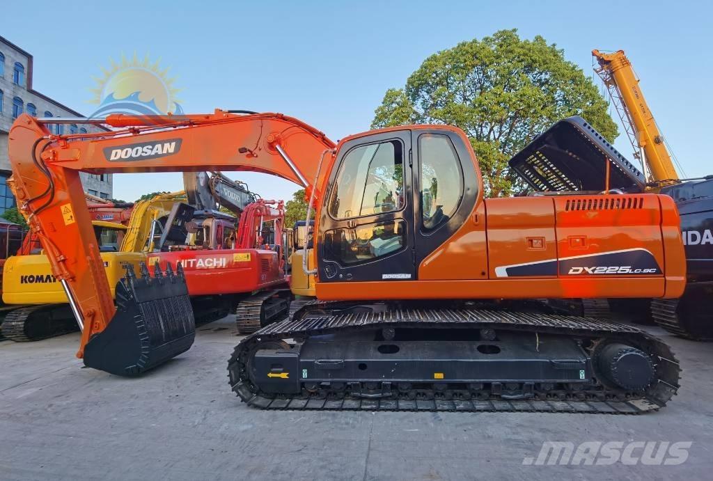 Doosan DX 225 LC Гусеничні екскаватори