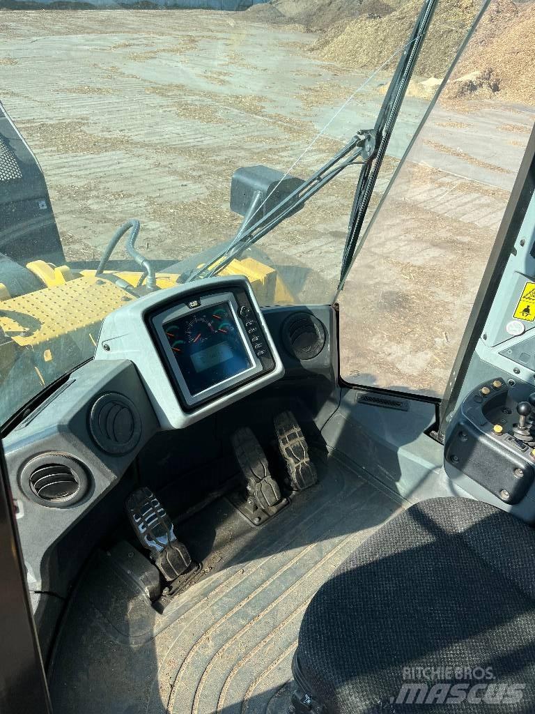 CAT 966K Фронтальні навантажувачі