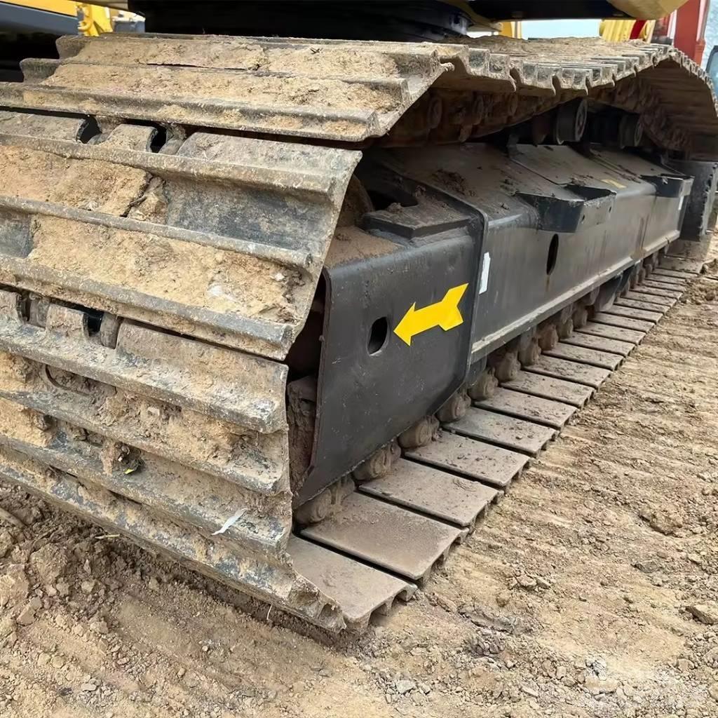 Komatsu PC 220 Гусеничні екскаватори