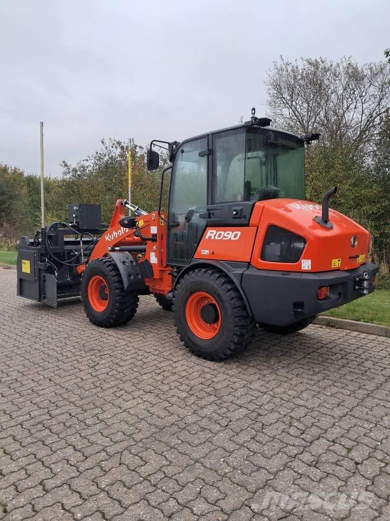 Kubota R 090 Фронтальні навантажувачі