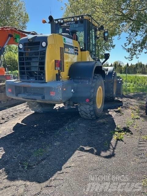 Komatsu WA200-8 Фронтальні навантажувачі