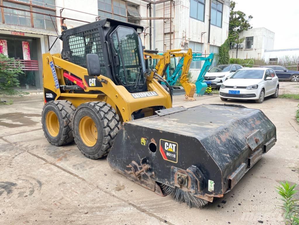 CAT 226B Міні-навантажувачі