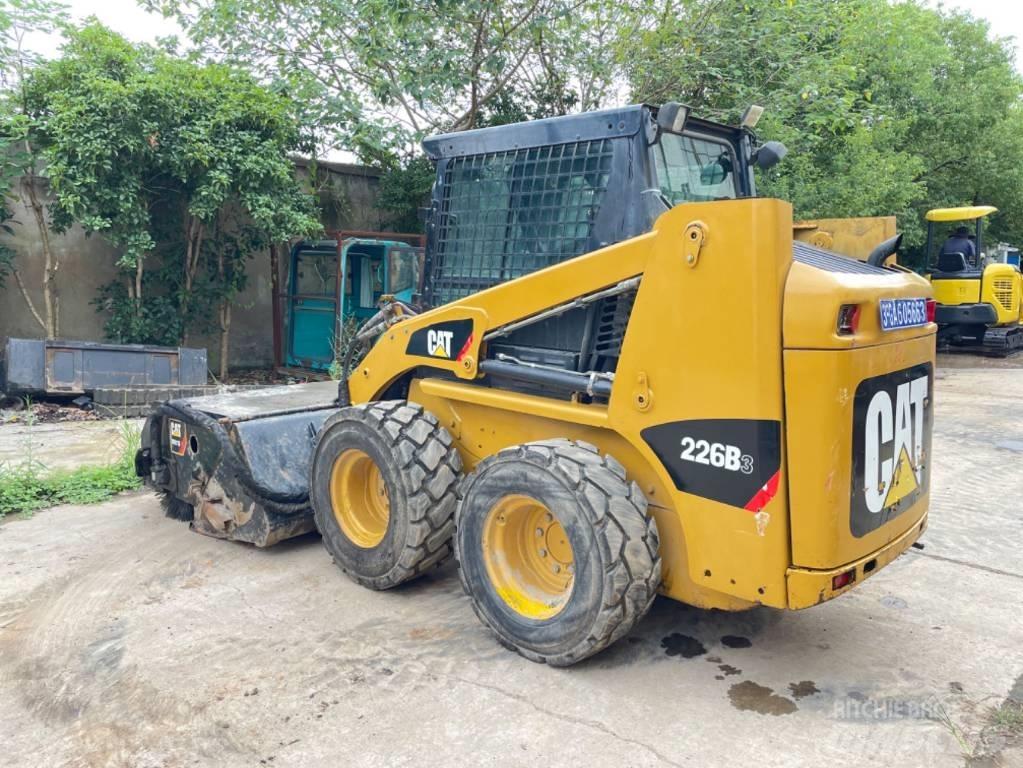 CAT 226B Міні-навантажувачі