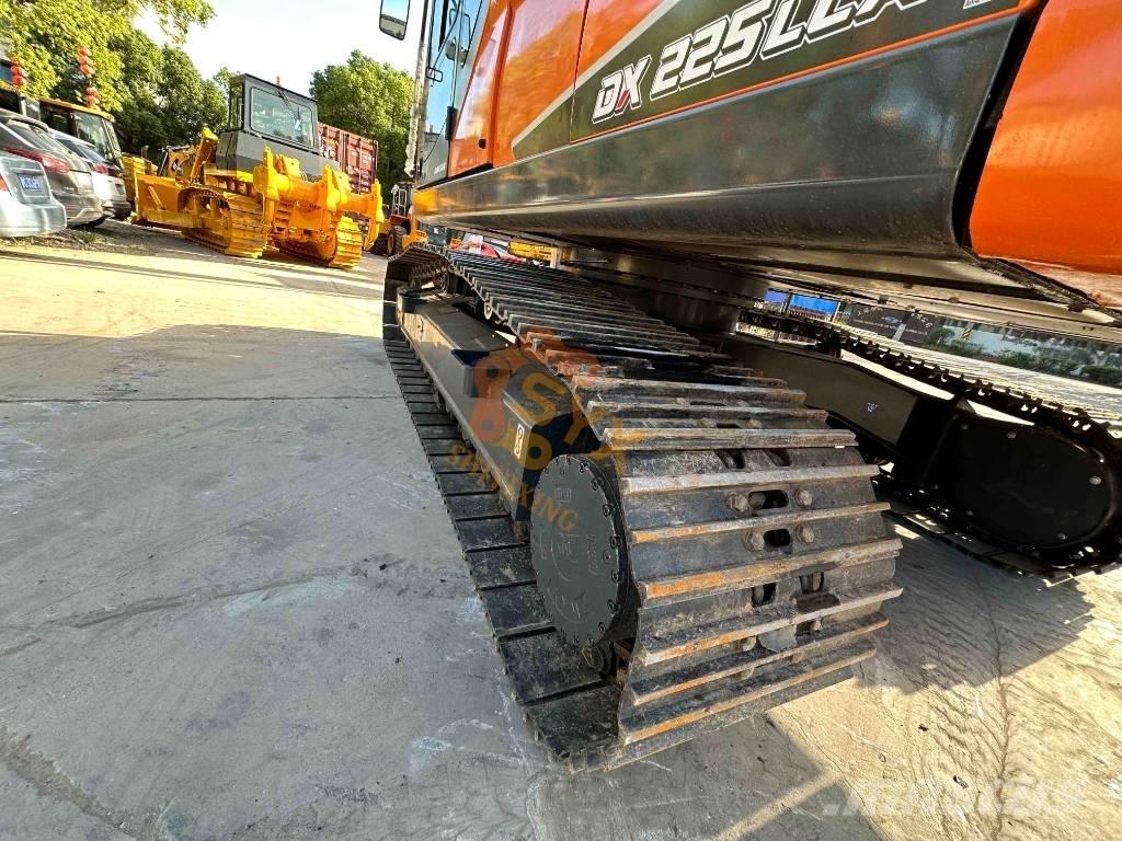 Doosan DX 225 LCA Гусеничні екскаватори