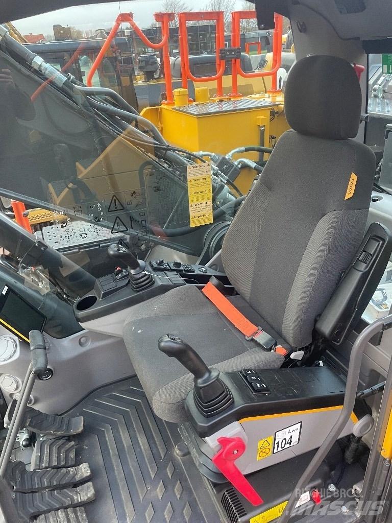 Volvo EC250EL Гусеничні екскаватори