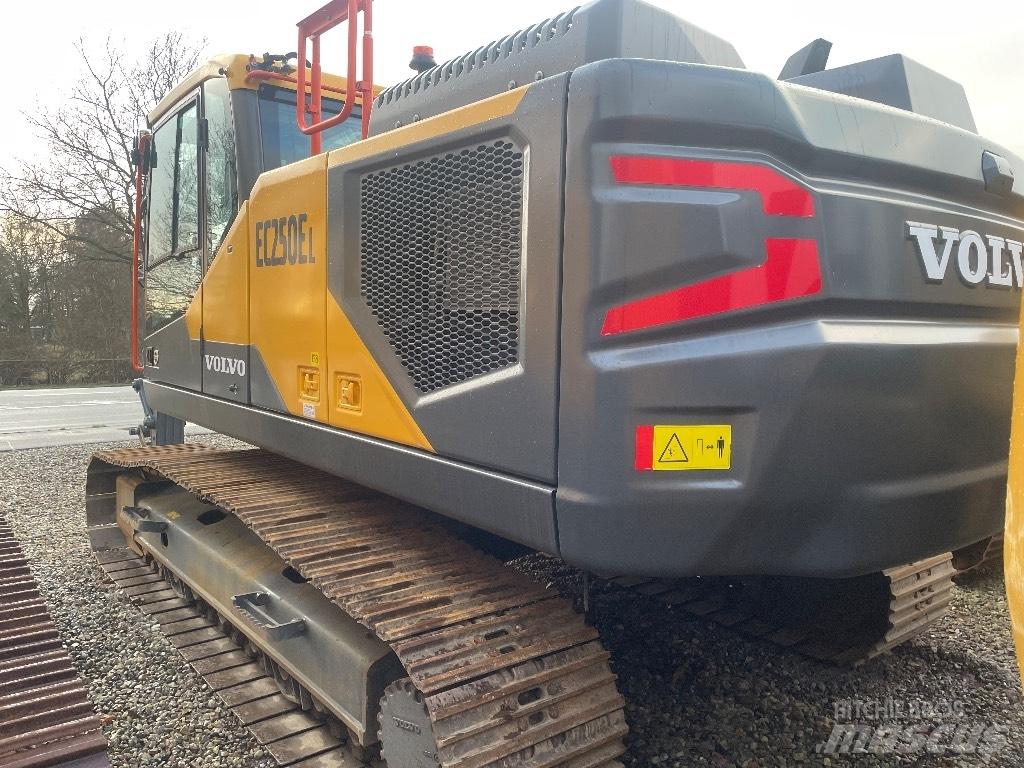 Volvo EC250EL Гусеничні екскаватори