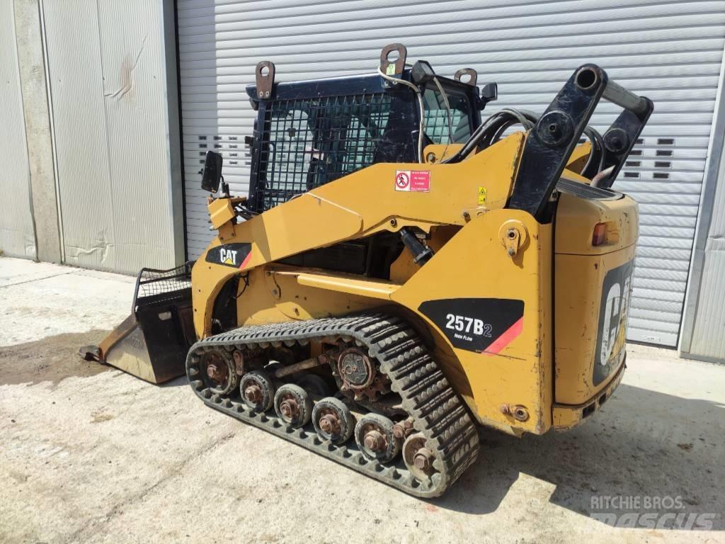 CAT 257 B 2 Гусеничні вантажники