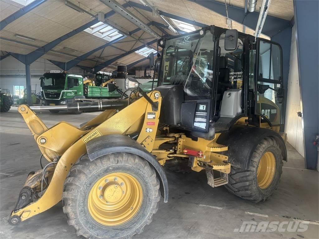 CAT 908M Багатофункціональне обладнання для вантажних і землекопальних робіт