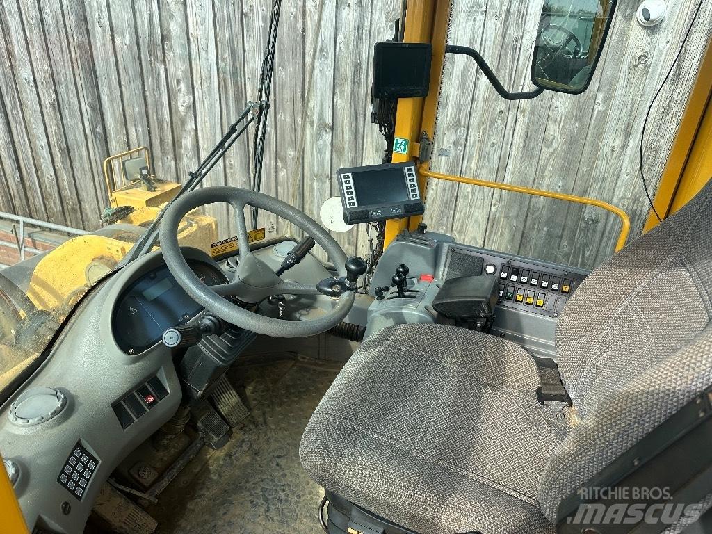 Volvo L 150 E Фронтальні навантажувачі