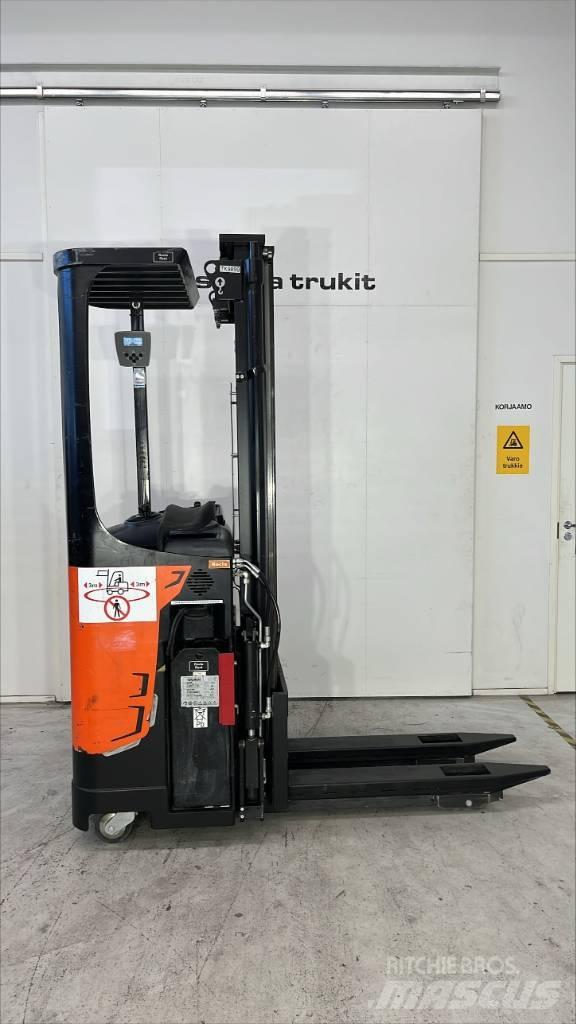 Rocla SST 16 AC Самохідні електроштабелери