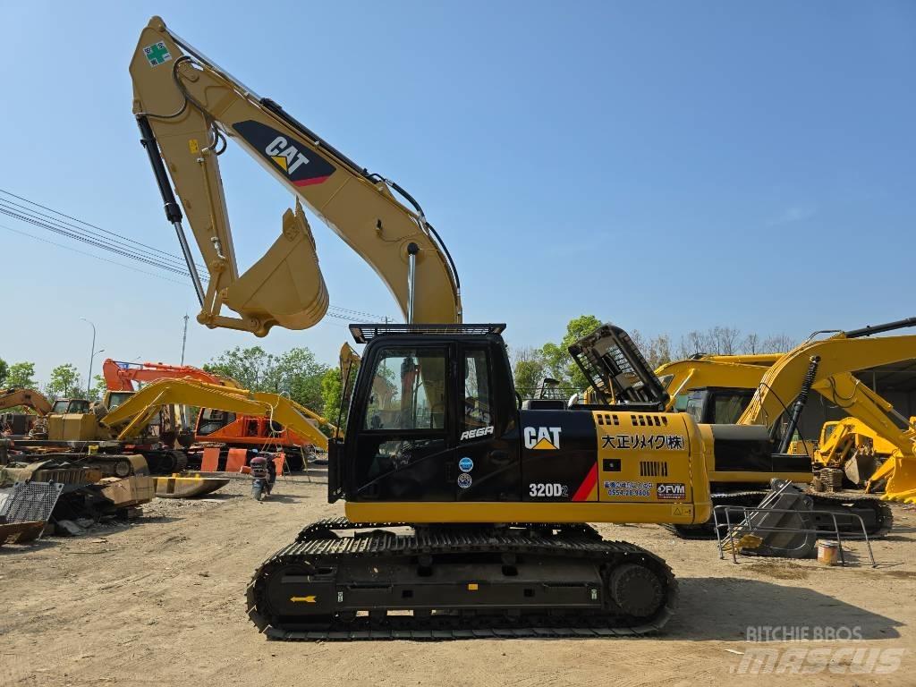 CAT 320D2 Гусеничні екскаватори