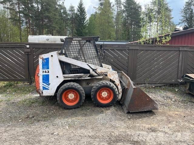 Bobcat 743 Міні-навантажувачі