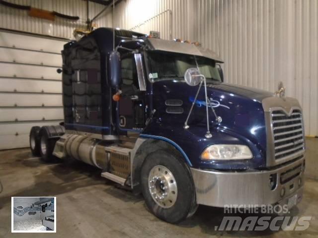 Mack CXU 613 Тягачі