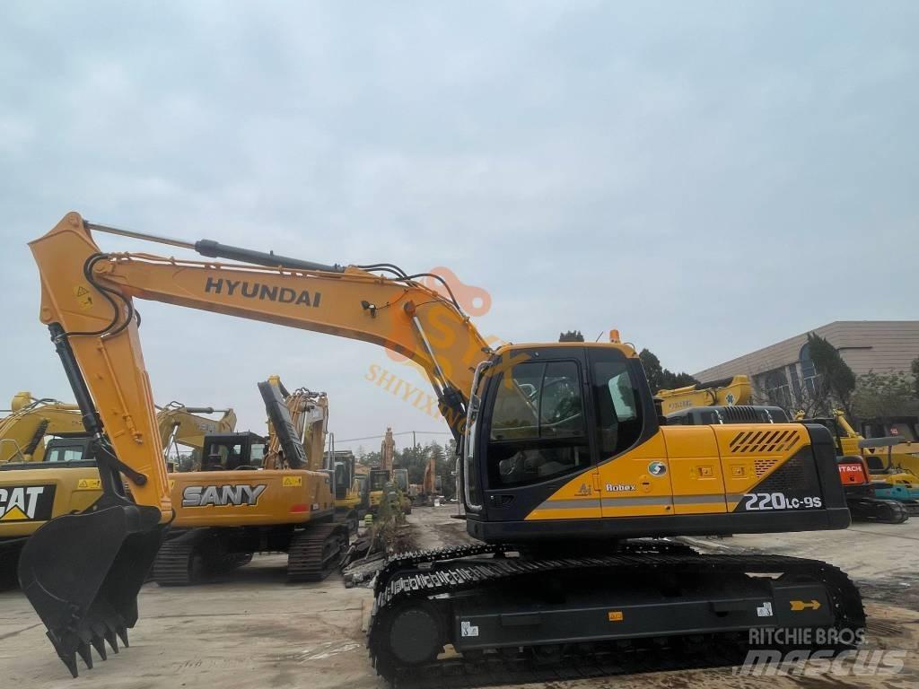 Hyundai Robex 220 Гусеничні екскаватори