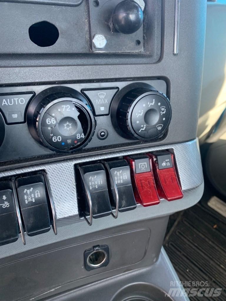 Kenworth T-880 Тягачі