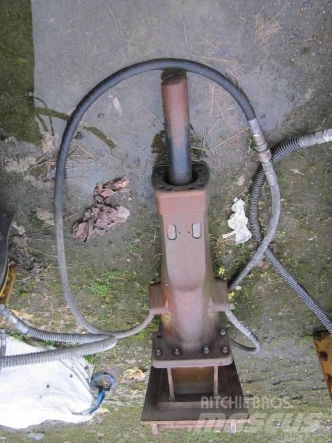 Atlas Copco SB 702 Плуги