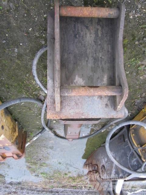 Atlas Copco SB 702 Плуги
