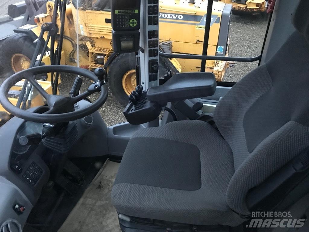 Volvo L120H Фронтальні навантажувачі