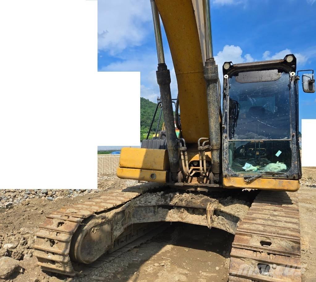 CAT 330 Гусеничні екскаватори