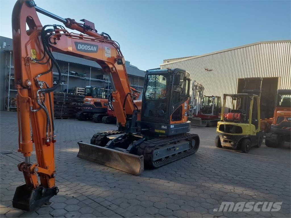 Doosan DX85R-3 Середні екскаватори 7т. - 12т.