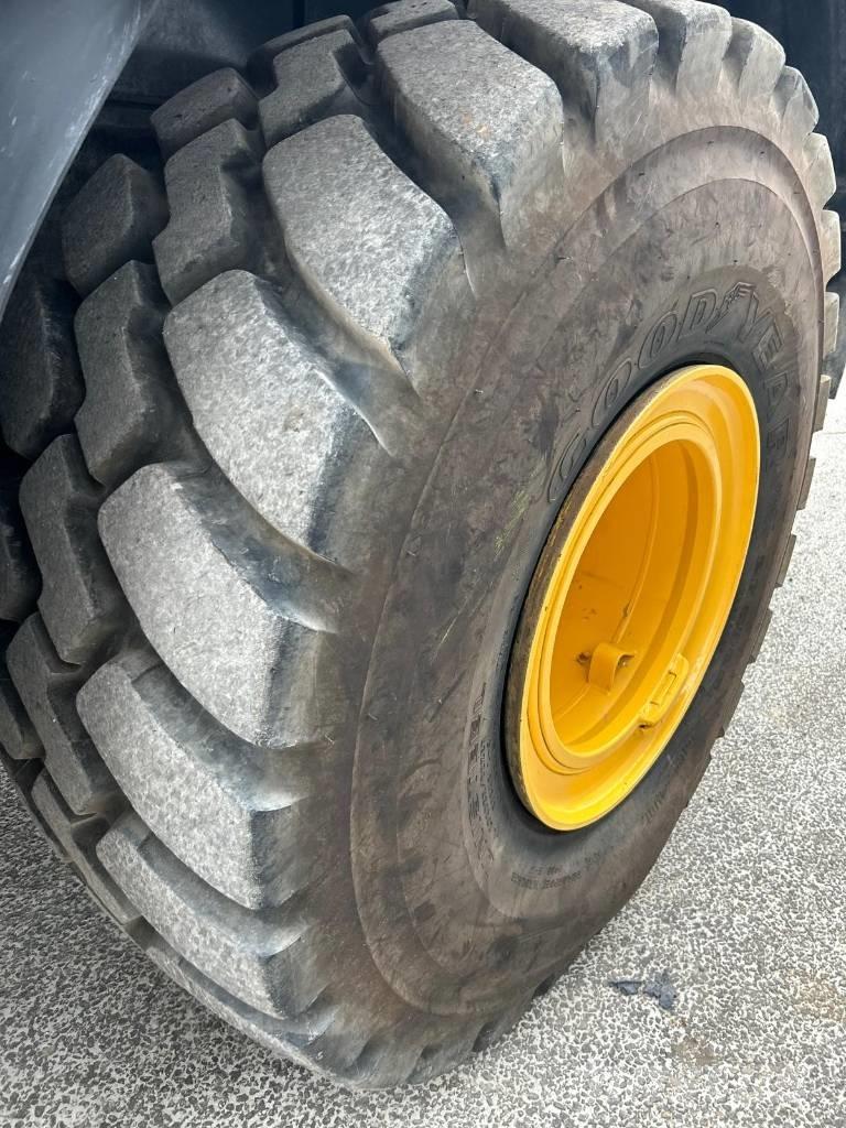 Komatsu WA 475-10E0 Фронтальні навантажувачі