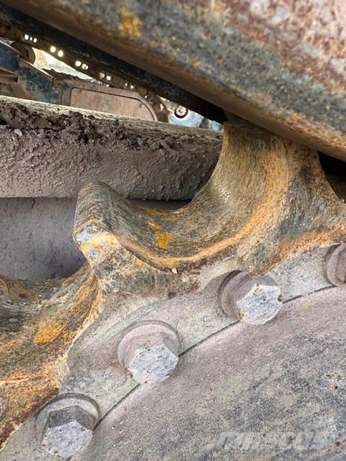 Hitachi ZX650LCH Гусеничні екскаватори