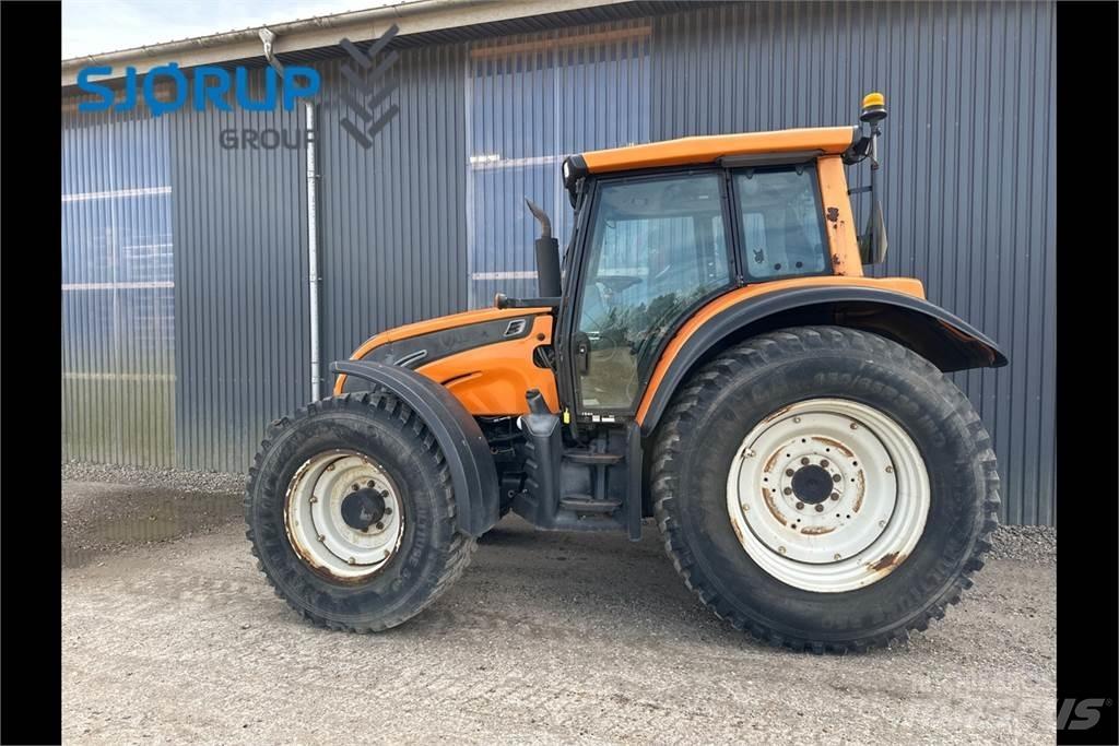 Valtra N142 Трактори