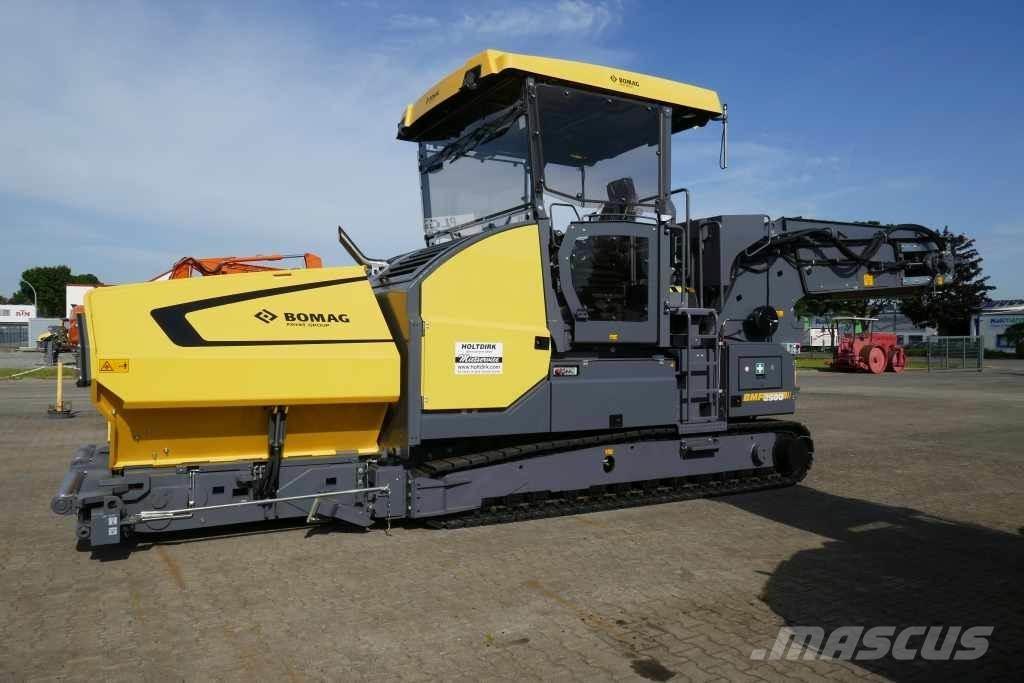 Bomag BMF 2500 M Кормороздавачі