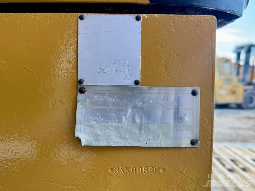 CAT 320 L Гусеничні екскаватори