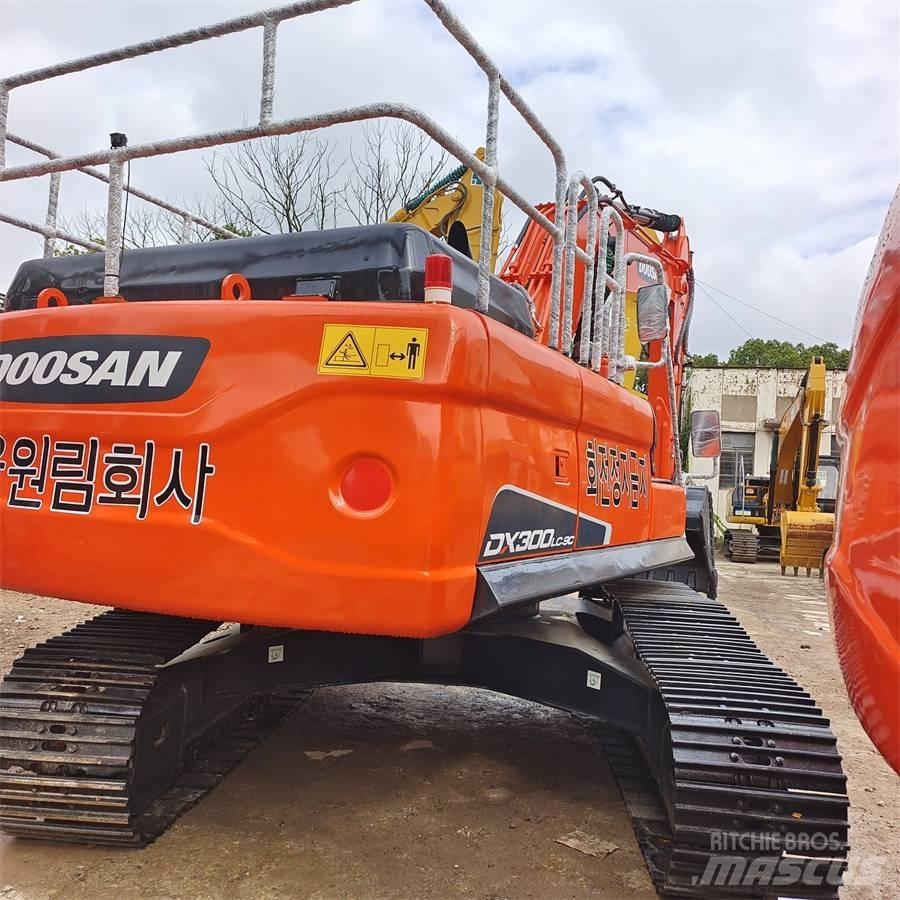Doosan DX300 Гусеничні екскаватори
