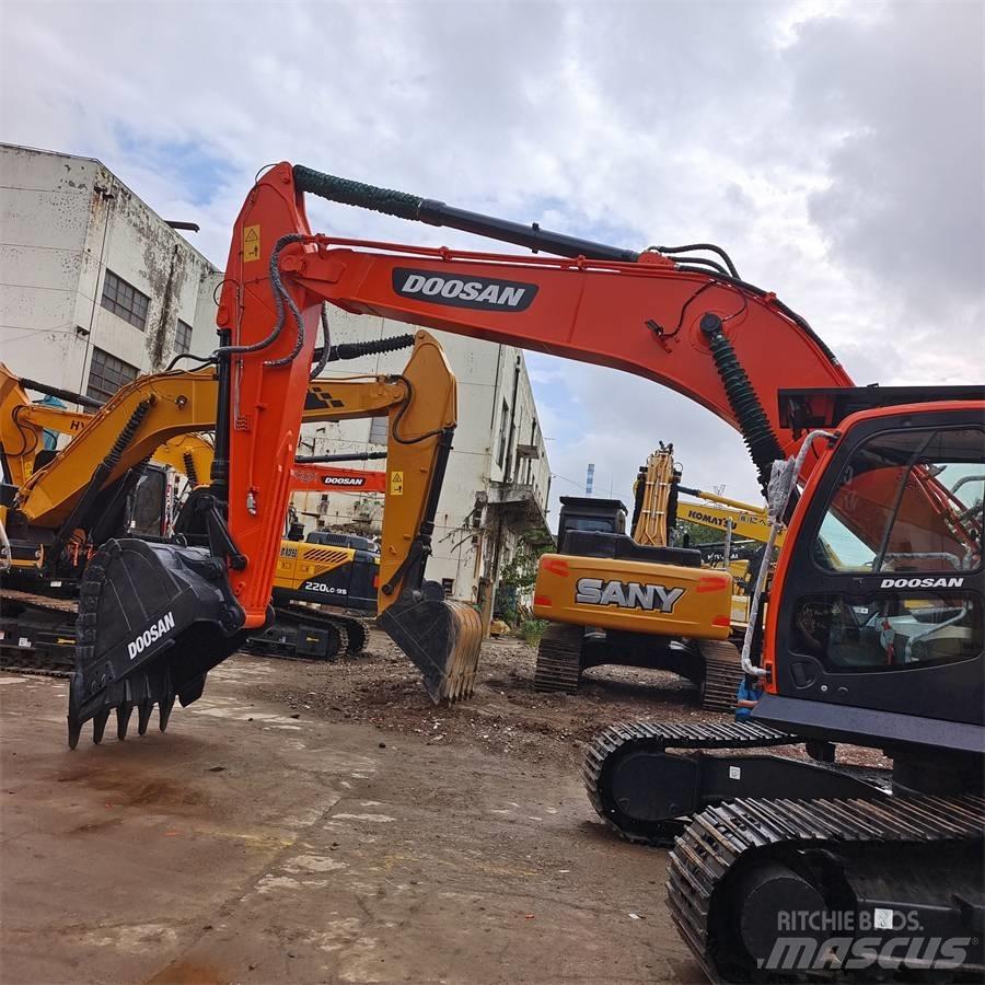 Doosan DX300 Гусеничні екскаватори