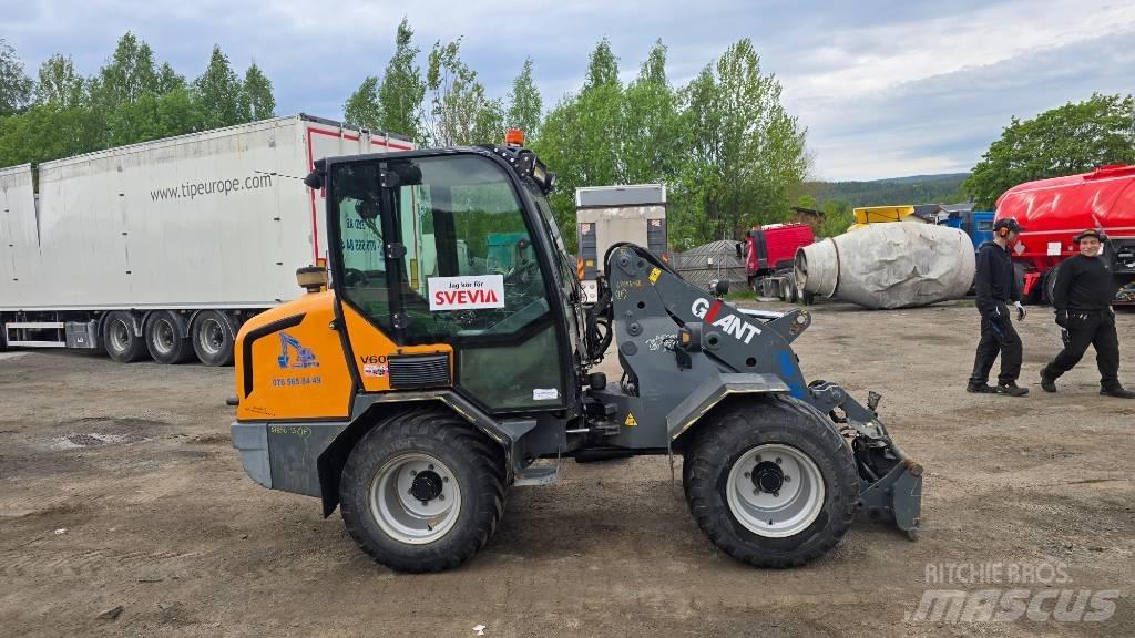 GiANT V 6004 T Малі навантажувачі
