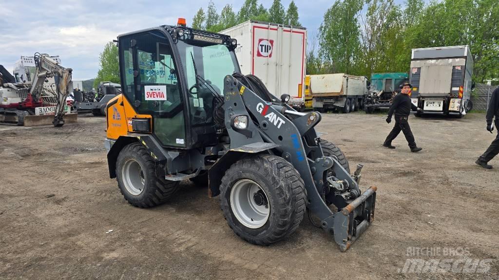 GiANT V 6004 T Малі навантажувачі