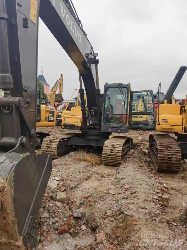 Volvo EC 210 DL Гусеничні екскаватори