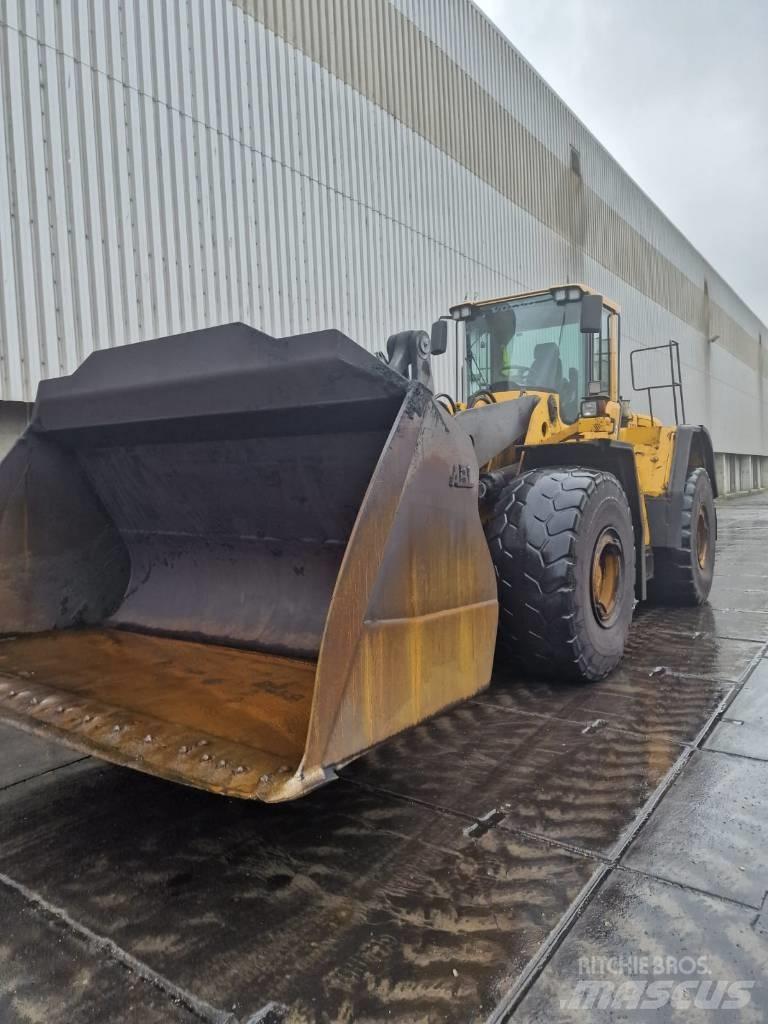 Volvo L 220 F Фронтальні навантажувачі