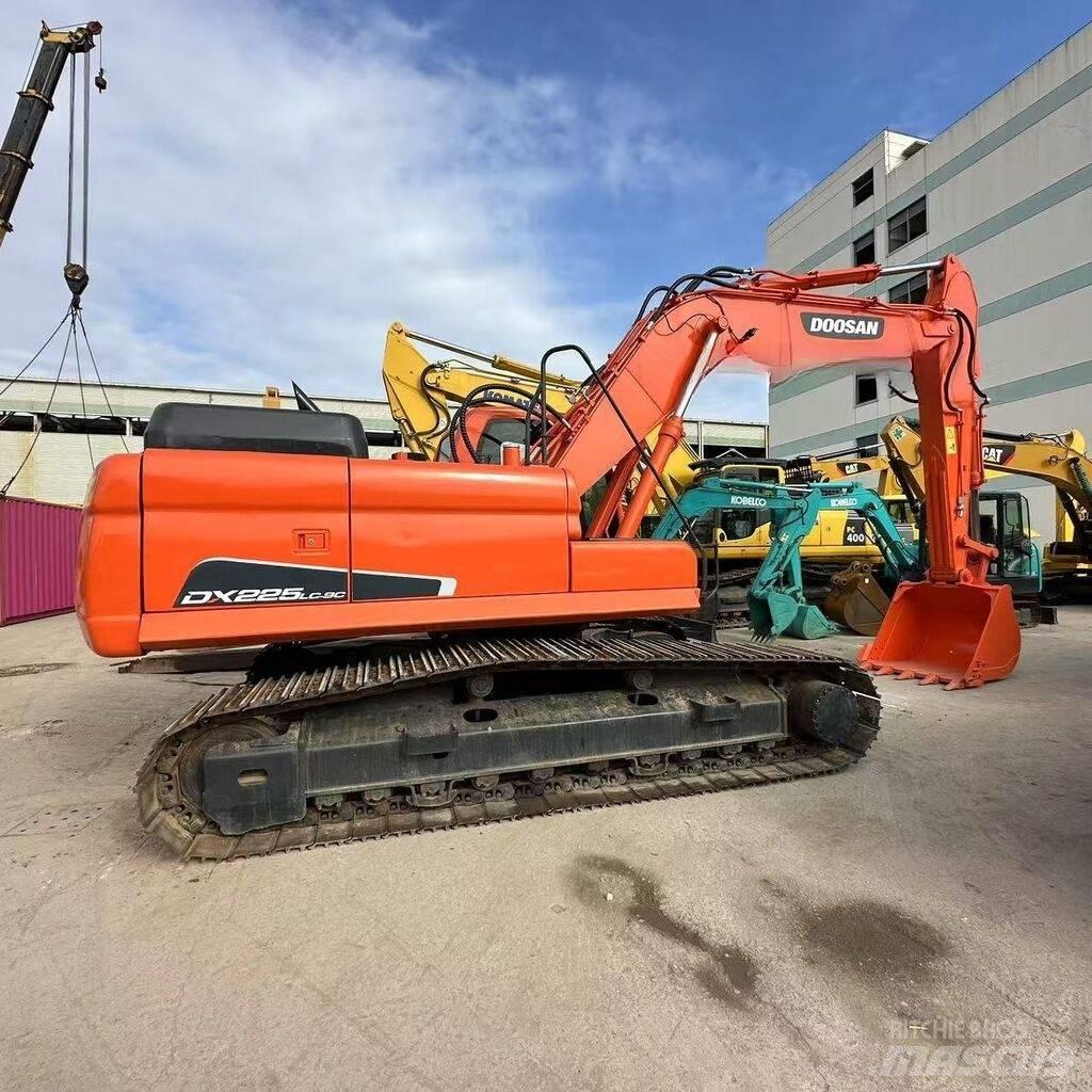 Doosan DX 225 LC-9C Гусеничні екскаватори