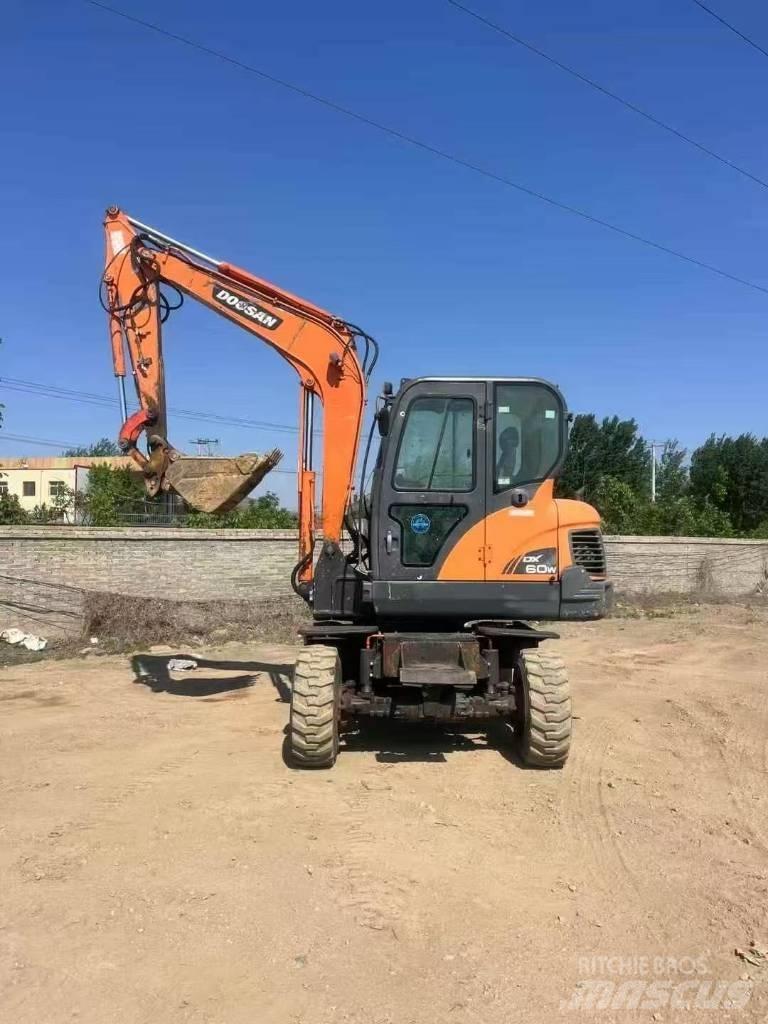 Doosan DX60W Колісні екскаватори
