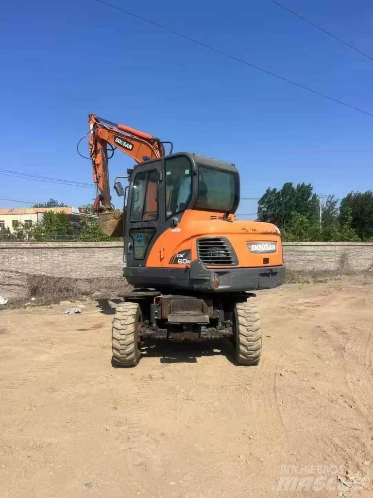 Doosan DX60W Колісні екскаватори