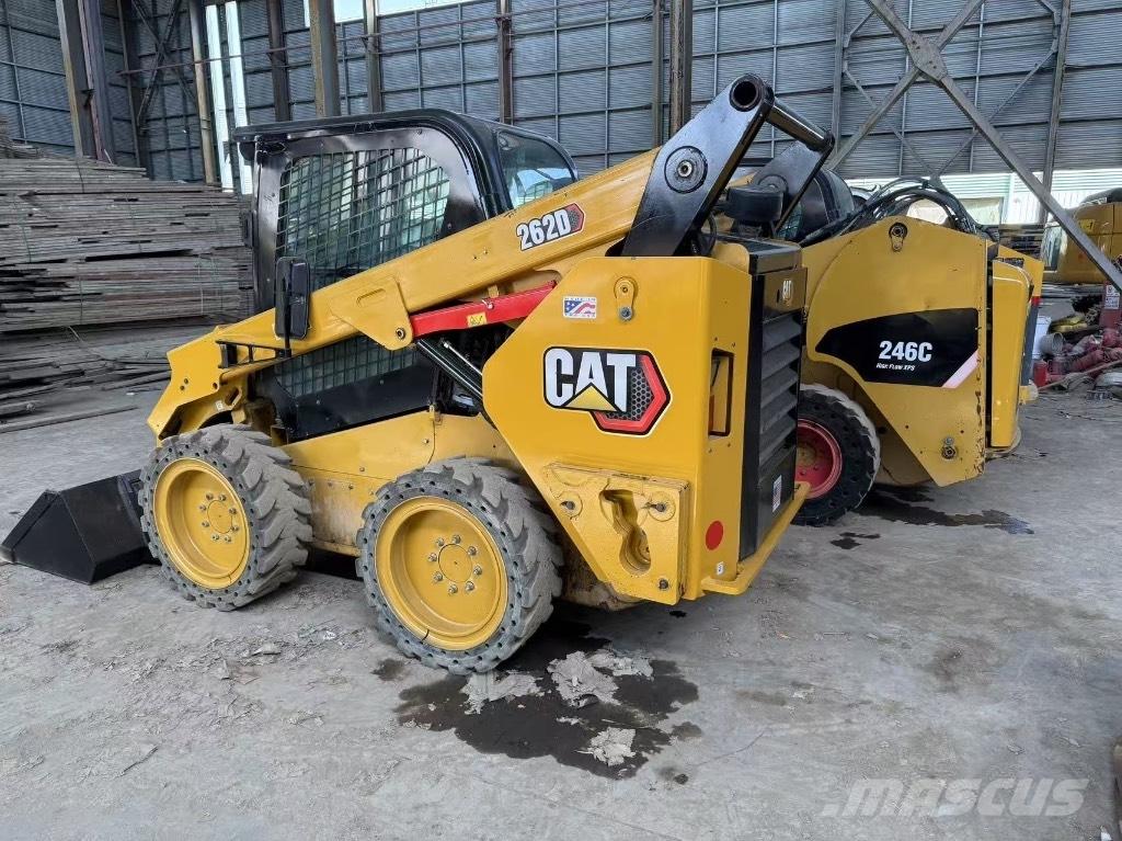 CAT 246C and 262D Міні-навантажувачі