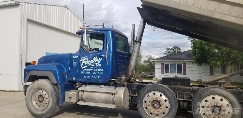 Mack RD 688 S Самоскиди