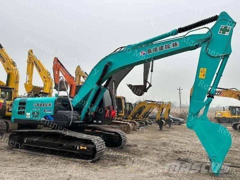 Hitachi ZX 200 Гусеничні екскаватори