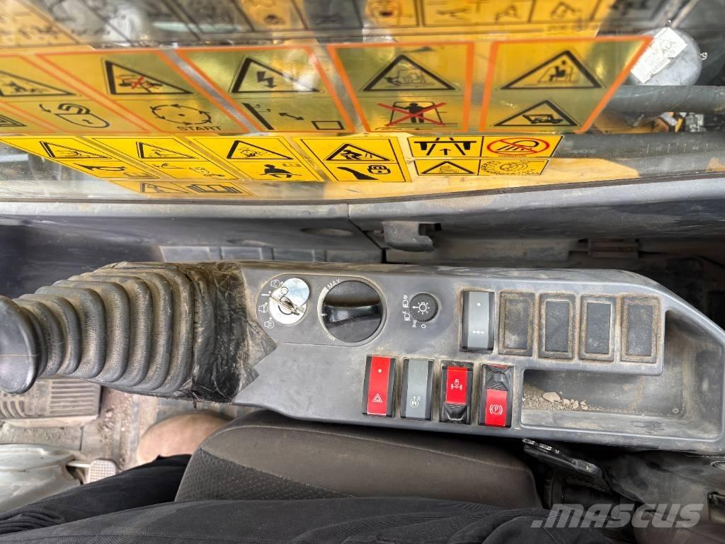 Komatsu PW148-11 Колісні екскаватори